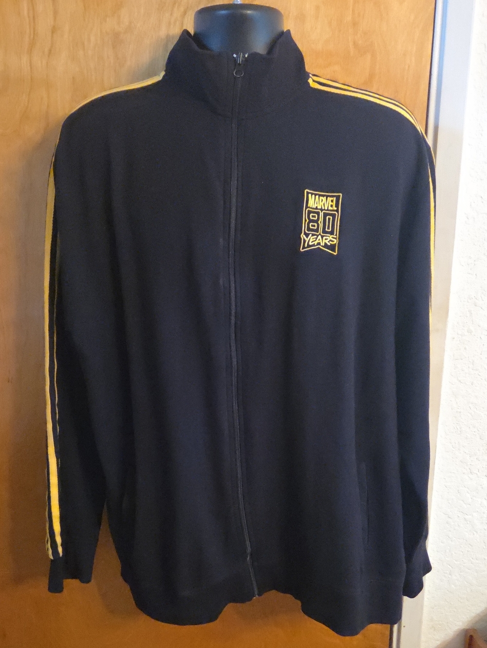Lootwear Loot Crate Limited Edition Marvel 80 Years Jacket XXL Disney